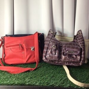 Bundle of purses lot729 gently used